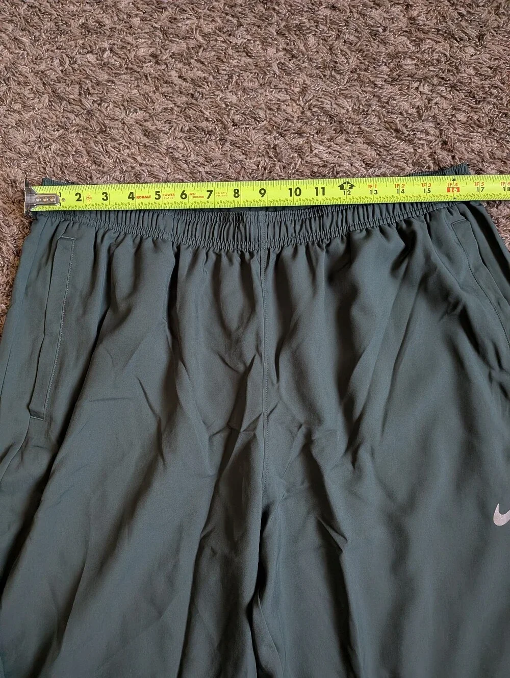 NWT Nike Dri-Fit Running Green Athletic Challenger 28